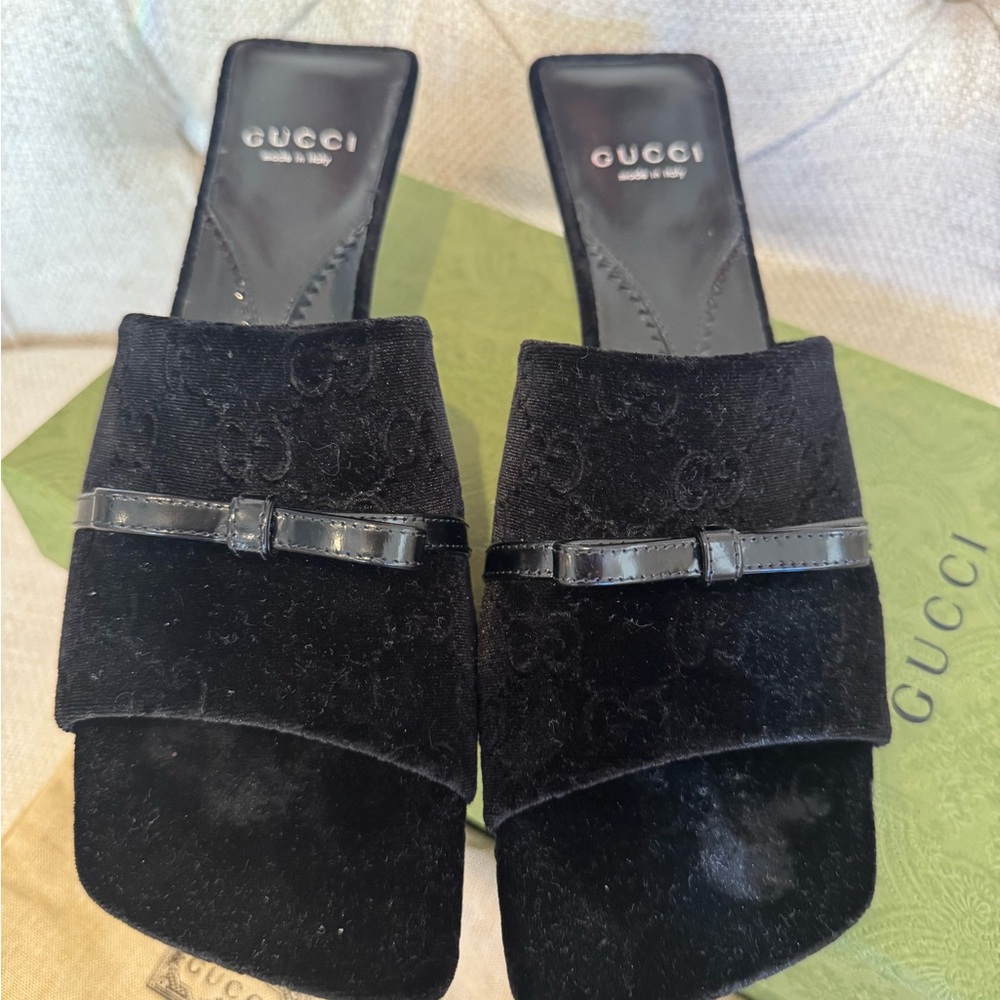 Auth. Gucci GG Monogram Velvet Bow Sandals - Picture 3 of 11